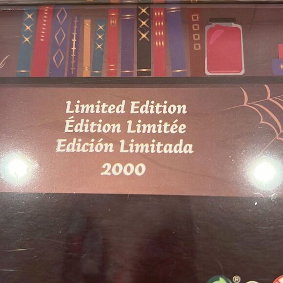 Loungefly X Hocus Pocus Black Flame Candle Lenticular Pin LE only 2000!! - Picture 6 of 9